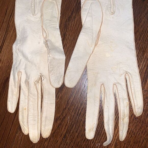 Antique early 1900s women’s leather button gloves - Picture 6 of 9